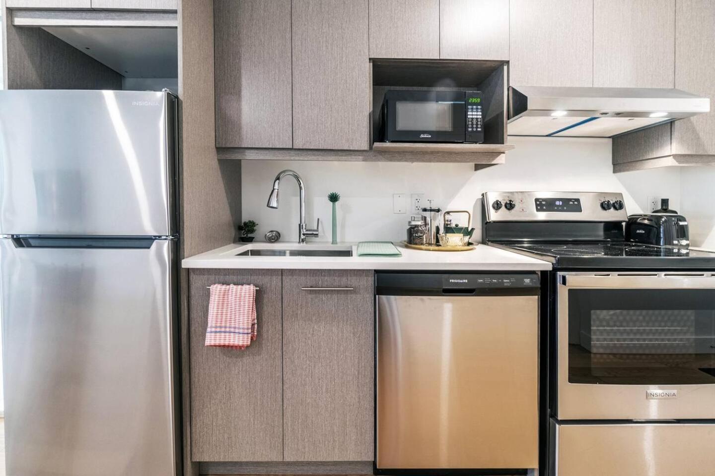 Rozenhaus Montreal Hotel Zewnętrze zdjęcie